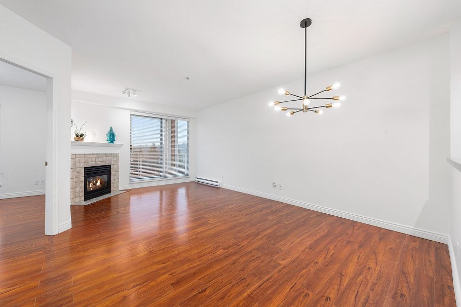 217 3629 Deercrest Drive North Vancouver, BC - 8