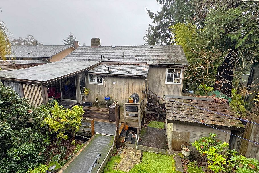 2071 Deep Cove Road North Vancouver, BC - 3