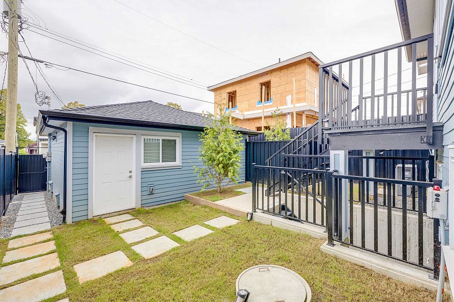 2 3571 E 28th Avenue Vancouver, BC - 22