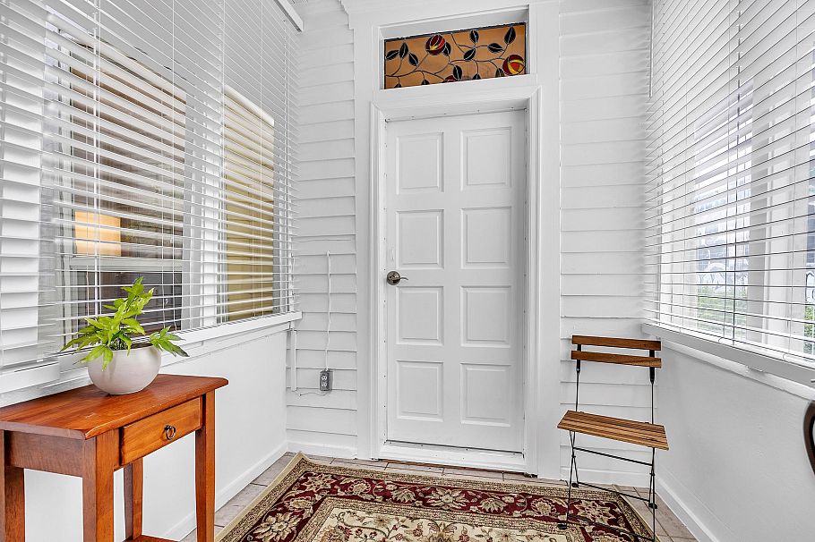 1016 E Pender Street Vancouver, BC - 4