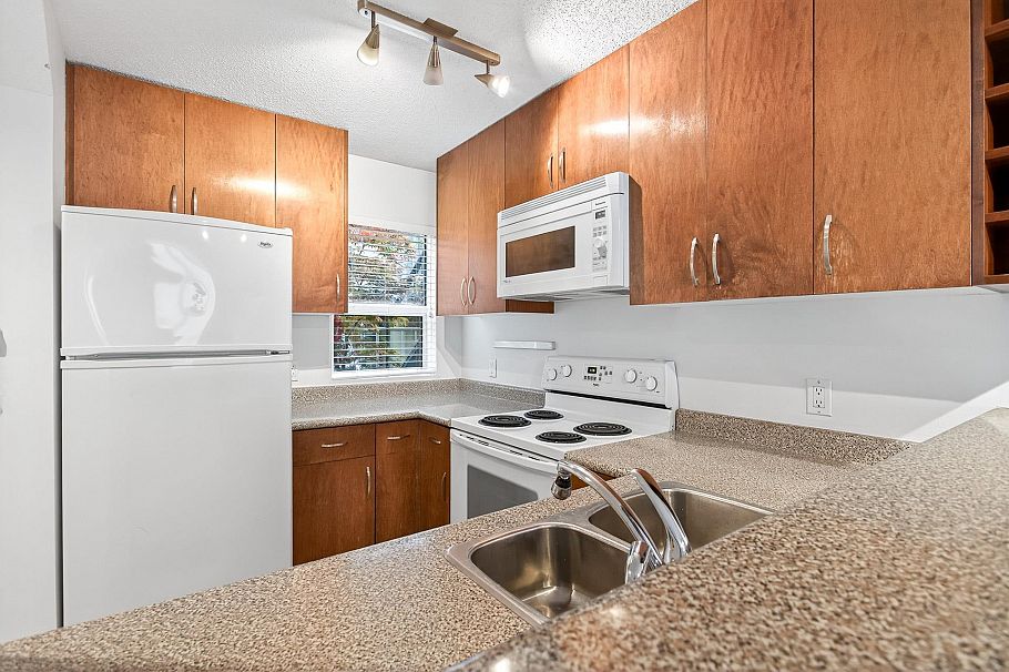 3019 Laurel Street Vancouver, BC - 5