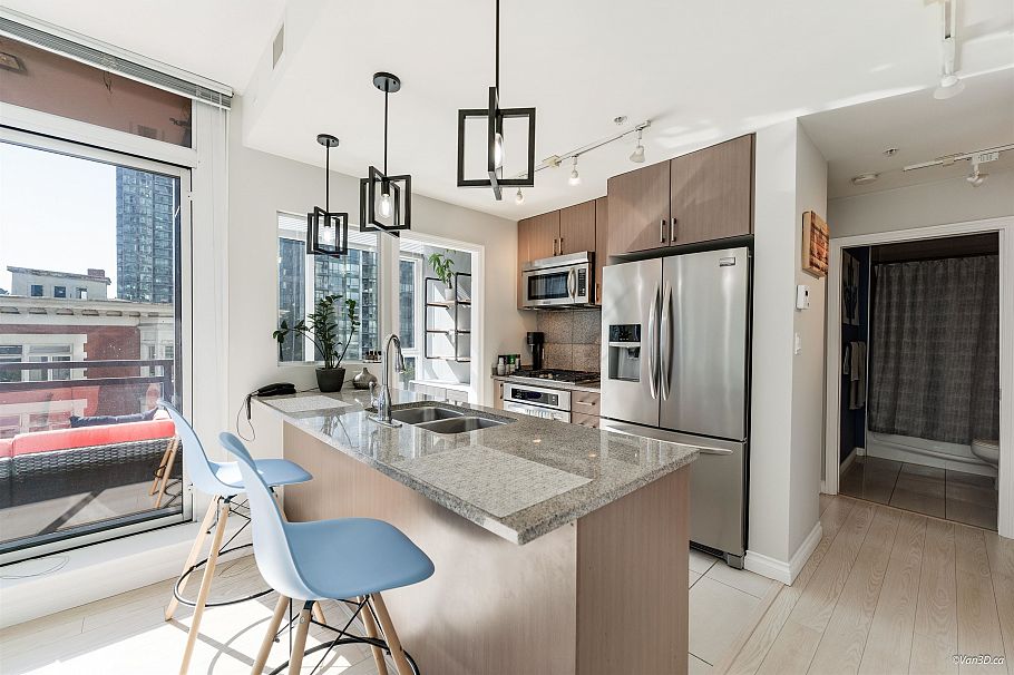 702 1211 Melville Street Vancouver, BC - 4