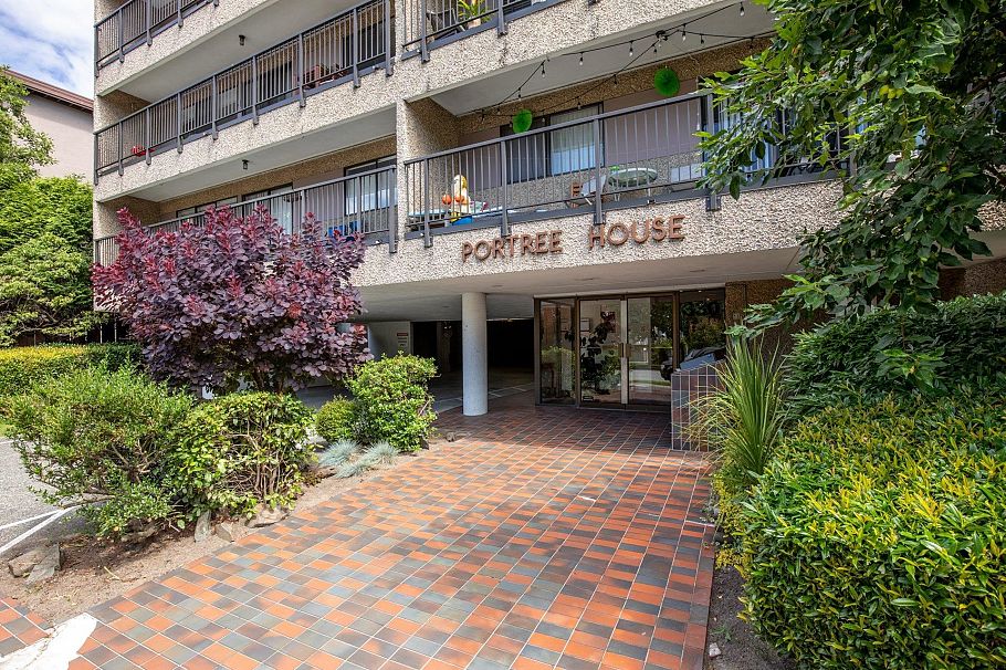 302 330 E 1st Street North Vancouver, BC - 19