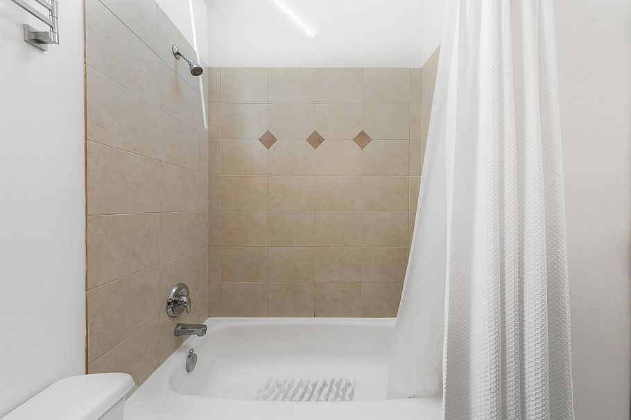 2217 Oak Street Vancouver, BC - 20