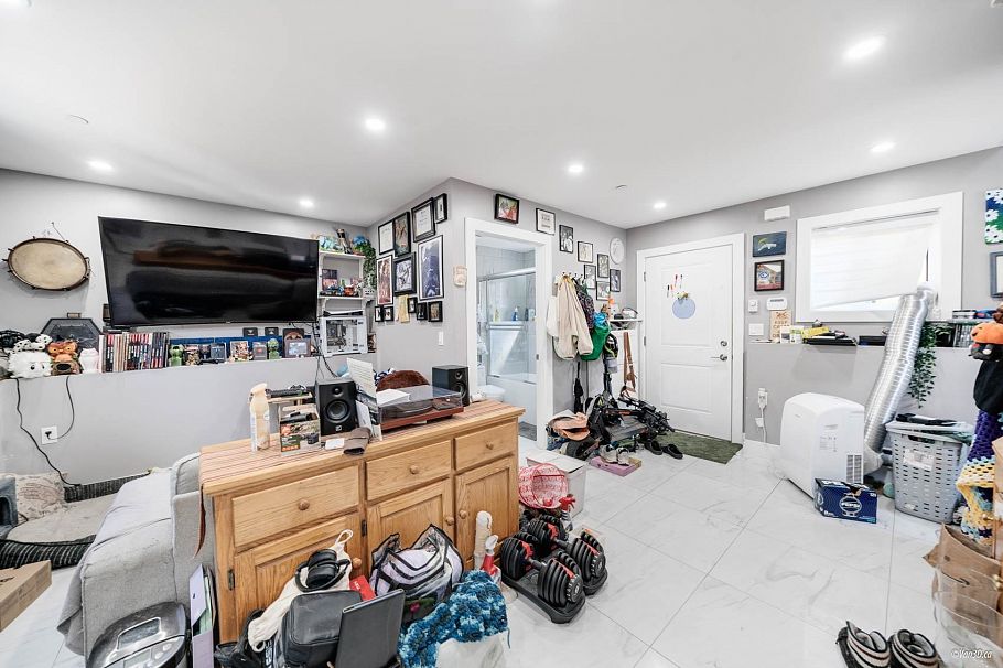 4841 Dumfries Street Vancouver, BC - 24