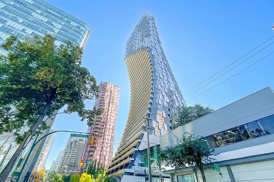 705 1568 Alberni Street Vancouver, BC - 1