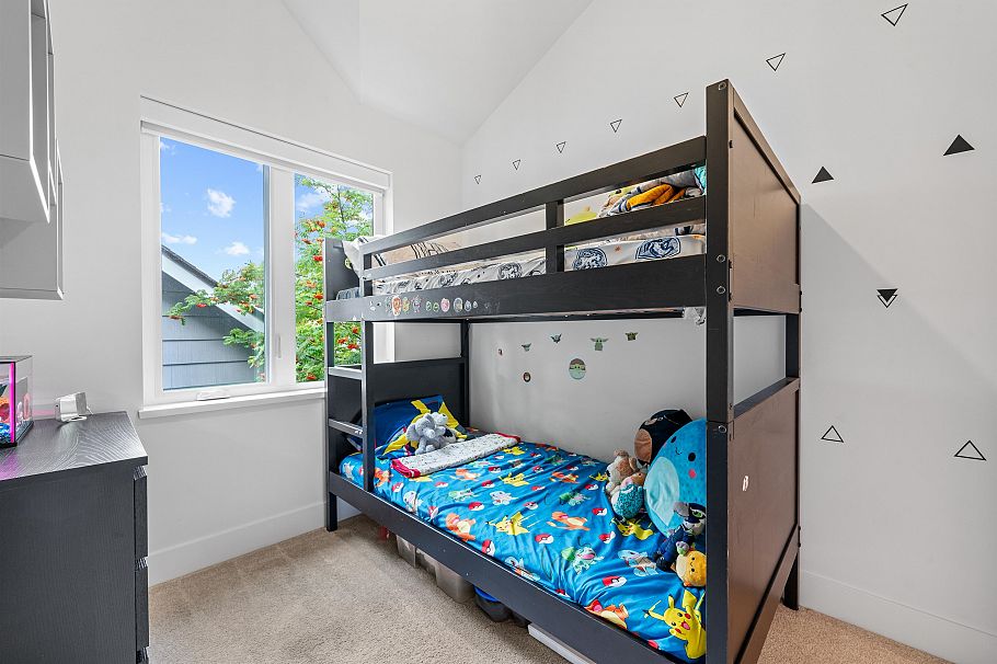 1033 E 21st Avenue Vancouver, BC - 21