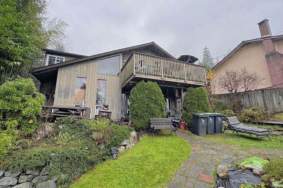 2071 Deep Cove Road North Vancouver, BC - 2