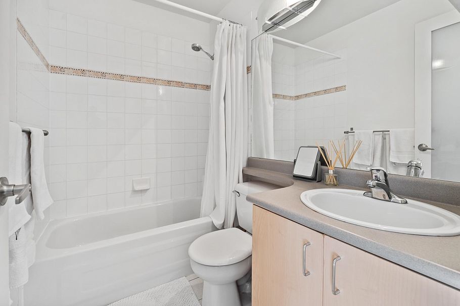 910 1010 Howe Street Vancouver, BC - 5