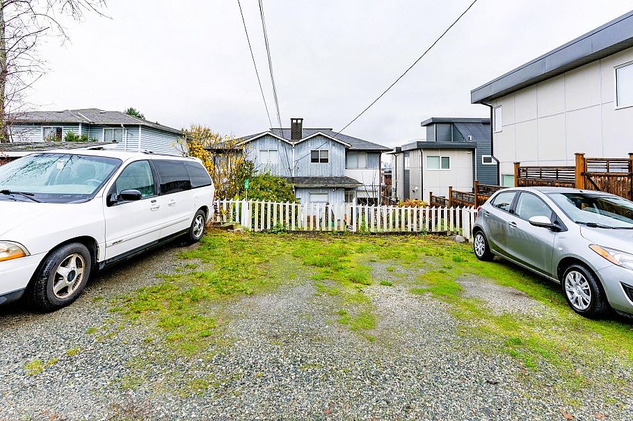 226-228 W 5th Street North Vancouver, BC - 6