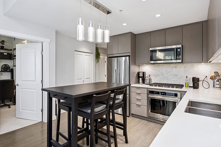 106 2632 Library Lane North Vancouver, BC - 11