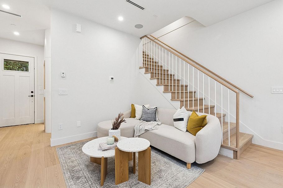 2 7 E 23rd Avenue Vancouver, BC - 4