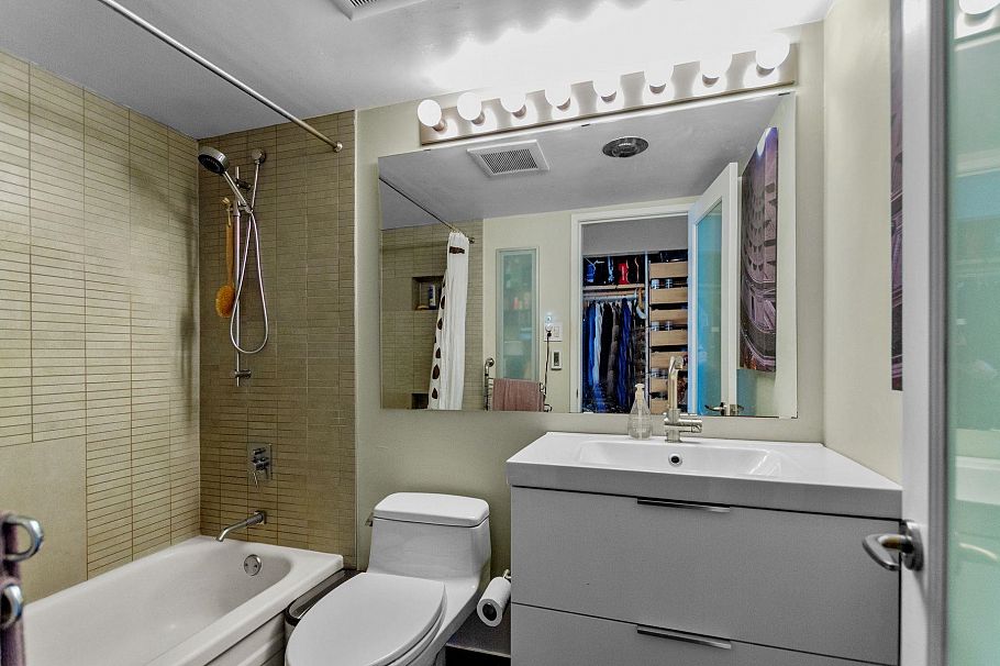 1850 Comox Street Vancouver, BC - 23