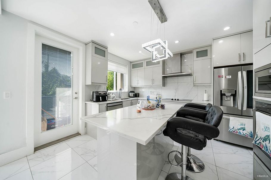 4841 Dumfries Street Vancouver, BC - 9