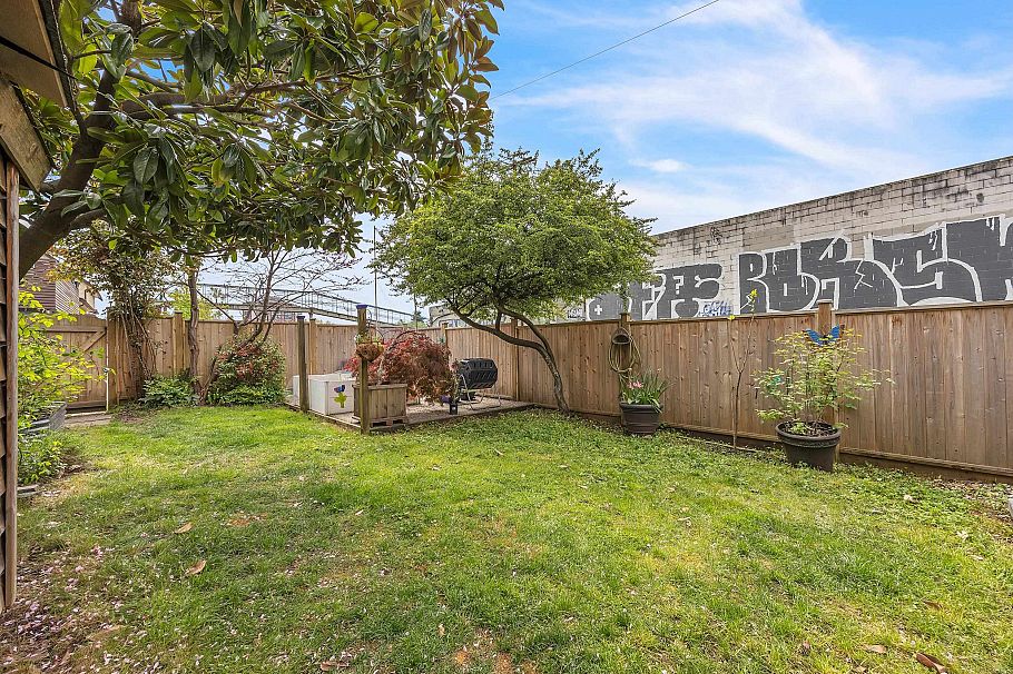 1016 E Pender Street Vancouver, BC - 37