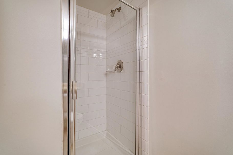 302 2741 E Hastings Street Vancouver, BC - 6