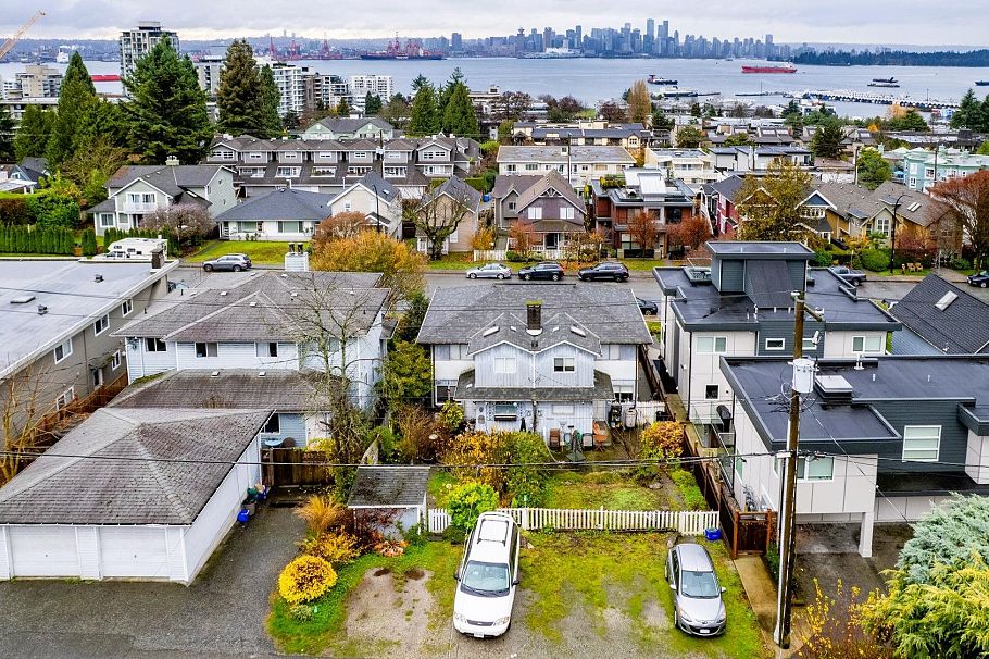 226-228 W 5th Street North Vancouver, BC - 2