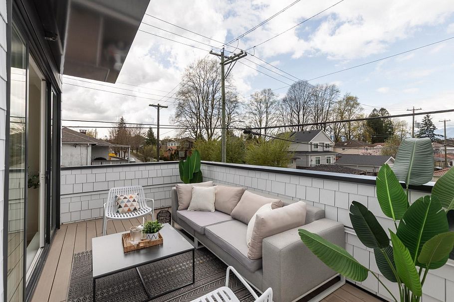 2652 E 38th Avenue Vancouver, BC - 17