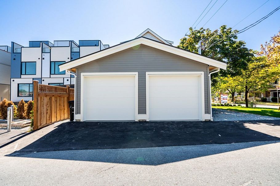 2107 E 33rd Avenue Vancouver, BC - 27