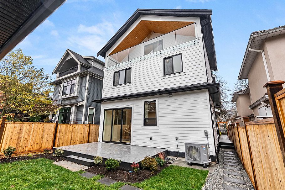 2 1822 E 14th Avenue Vancouver, BC - 15