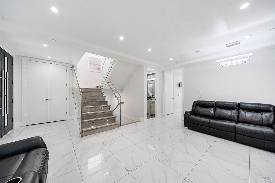 4841 Dumfries Street Vancouver, BC - 4