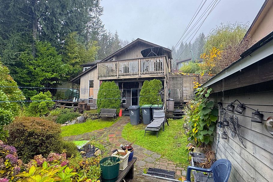 2071 Deep Cove Road North Vancouver, BC - 16