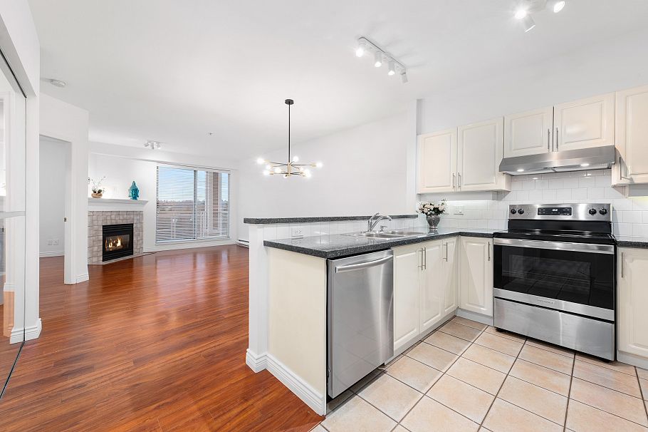 217 3629 Deercrest Drive North Vancouver, BC - 4