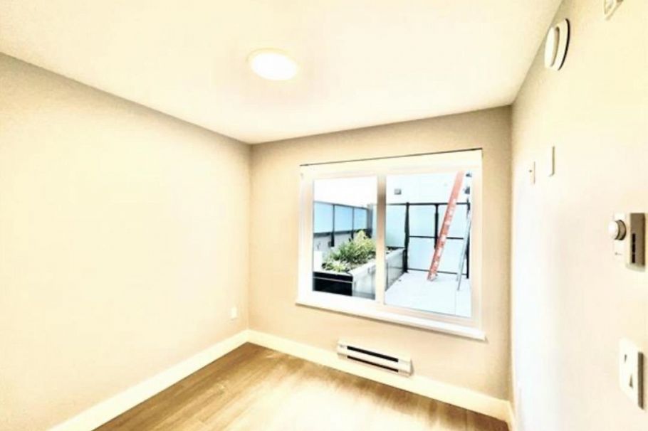 204 3050 Kingsway Vancouver, BC - 2