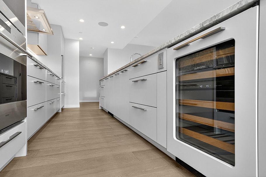 2403 1335 Howe Street Vancouver, BC - 11