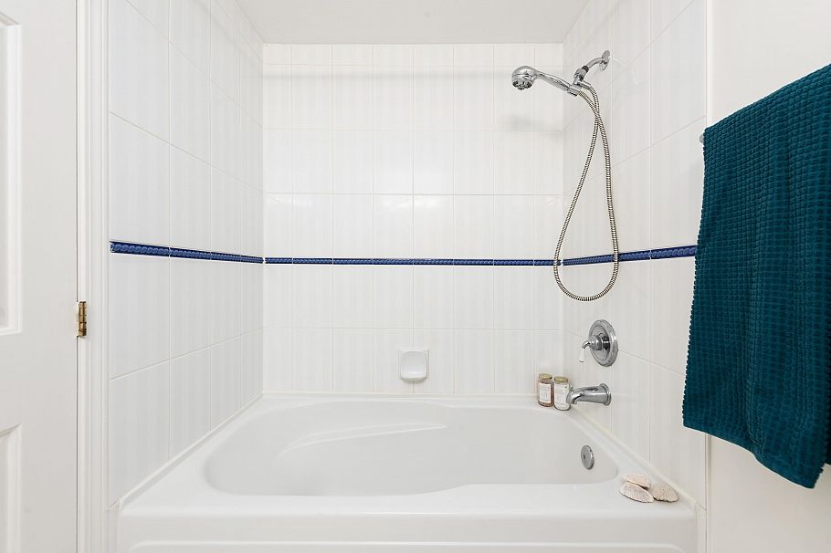 217 3629 Deercrest Drive North Vancouver, BC - 29