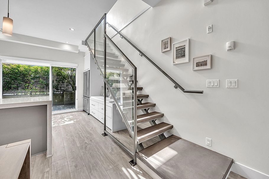 3 2188 W 8th Avenue Vancouver, BC - 9