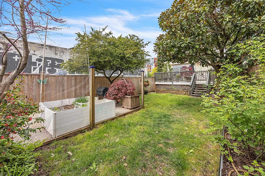 1016 E Pender Street Vancouver, BC - 38