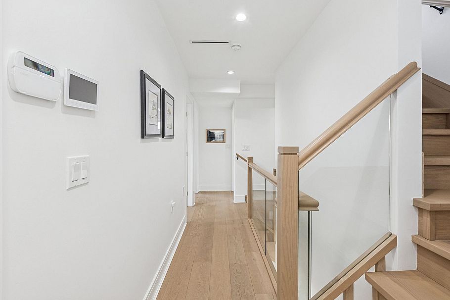 366 W Keith Road North Vancouver, BC - 21