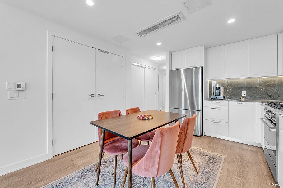 2402 1401 Hunter Street North Vancouver, BC - 9