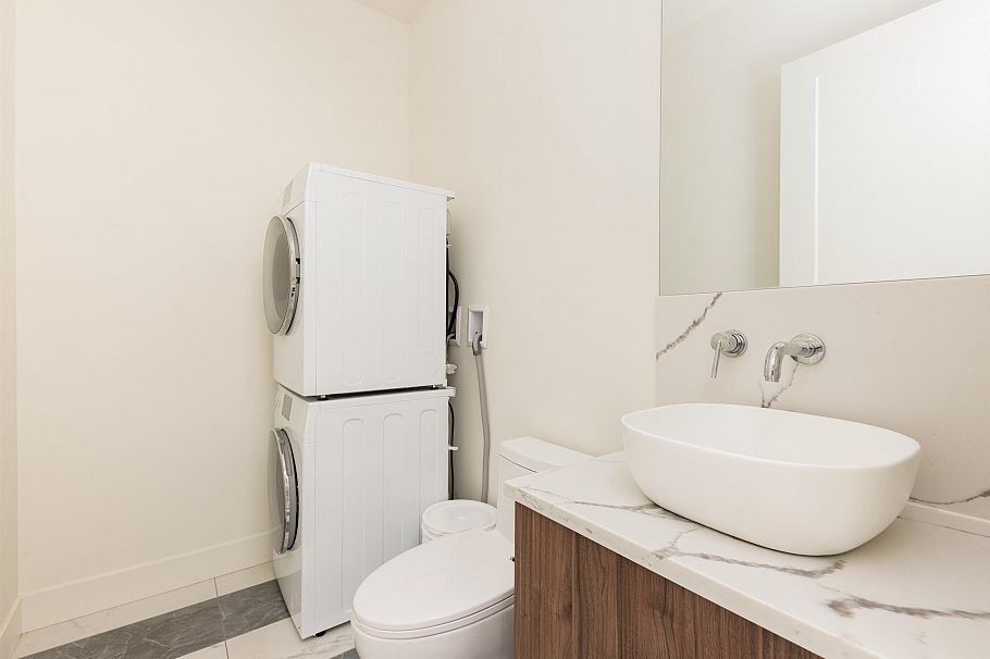 2719 E 46th Avenue Vancouver, BC - 8