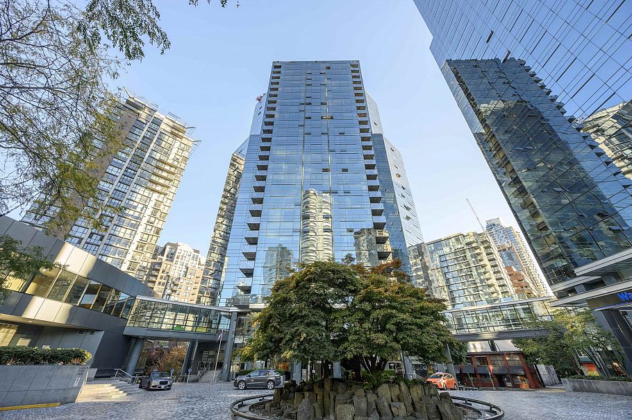 2005 1050 Burrard Street Vancouver, BC - 2