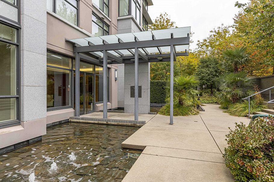 305 5955 Balsam Street Vancouver, BC - 38