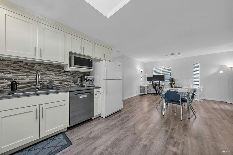 3529 Napier Street Vancouver, BC - 11
