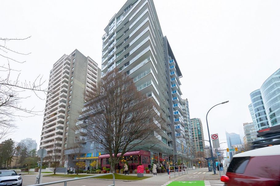 604 1009 Harwood Street Vancouver, BC - 1