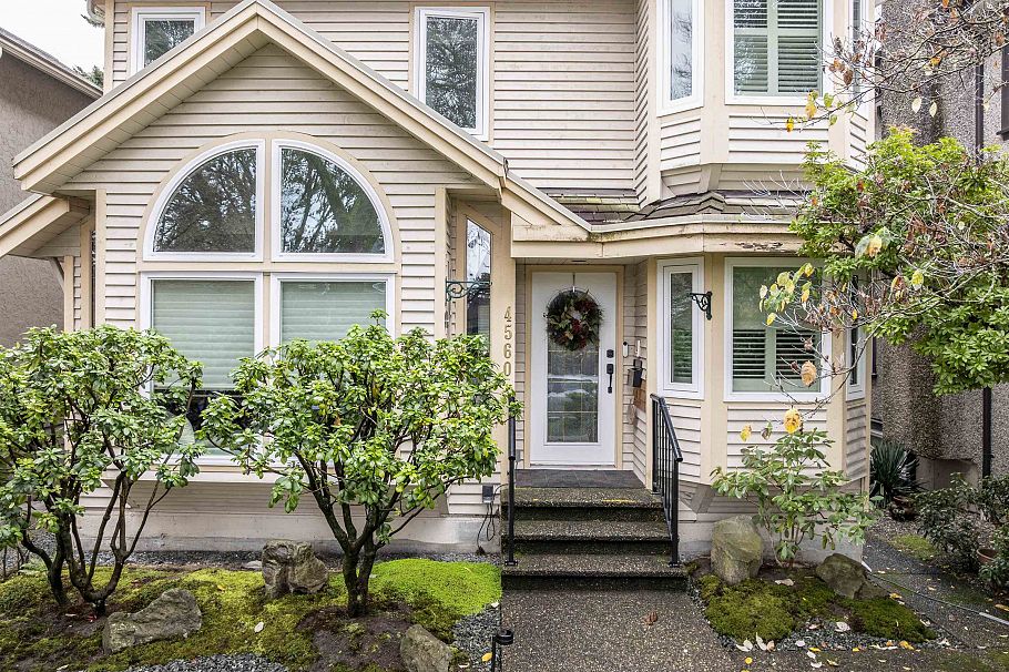 4560 W 7th Avenue Vancouver, BC - 1