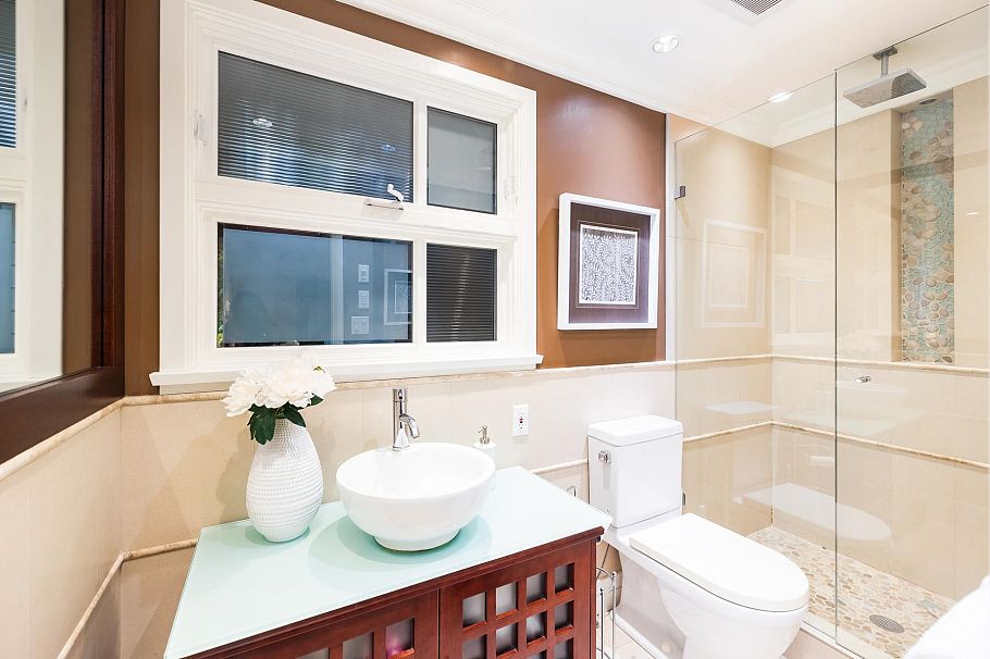 1090 W Keith Road North Vancouver, BC - 18