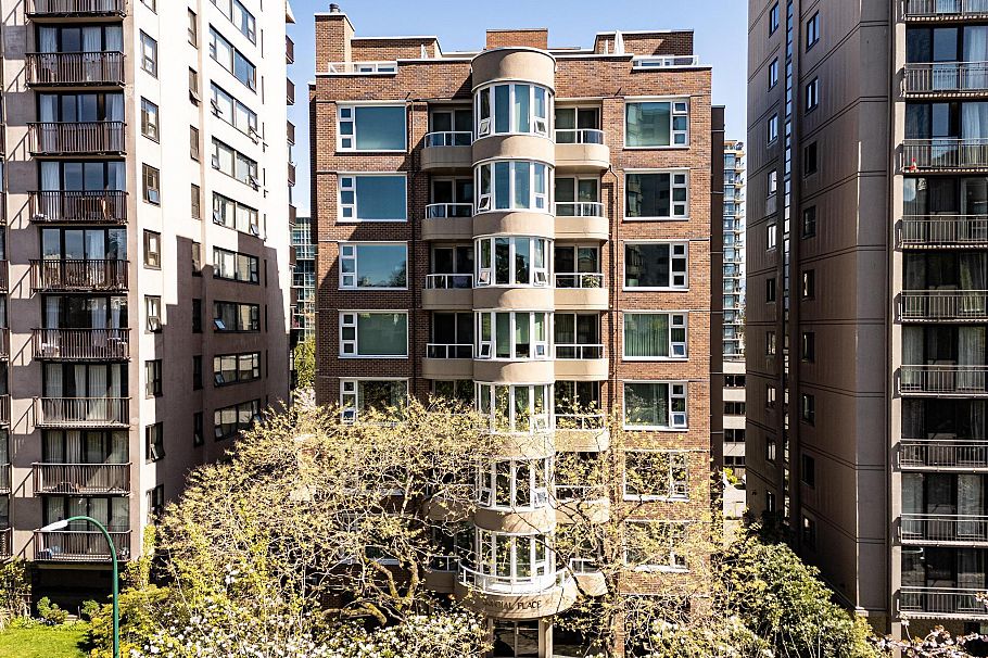 203 1845 Robson Street Vancouver, BC - 2