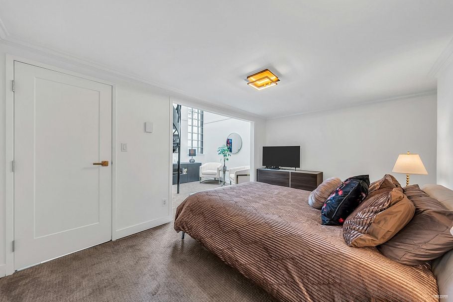 2243 Oak Street Vancouver, BC - 16