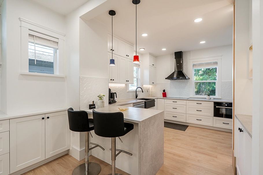 3343 W 3rd Avenue Vancouver, BC - 9