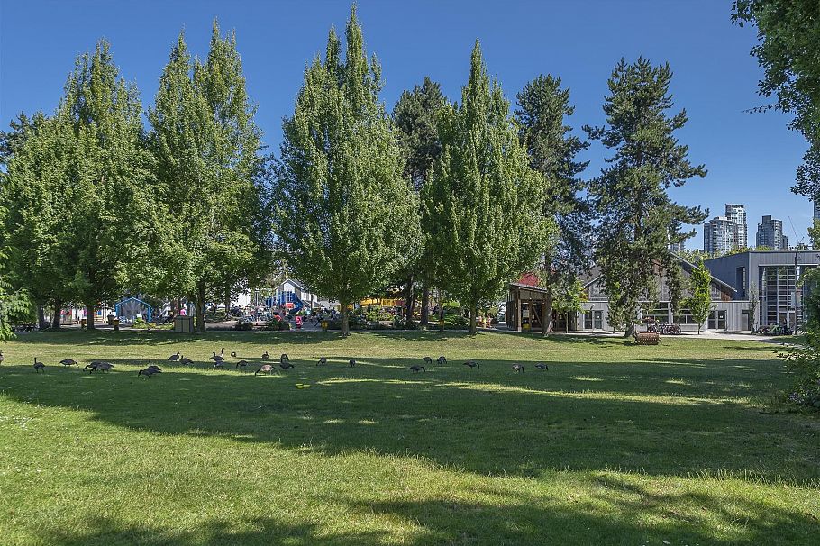 10 1425 Lamey's Mill Road Vancouver, BC - 21