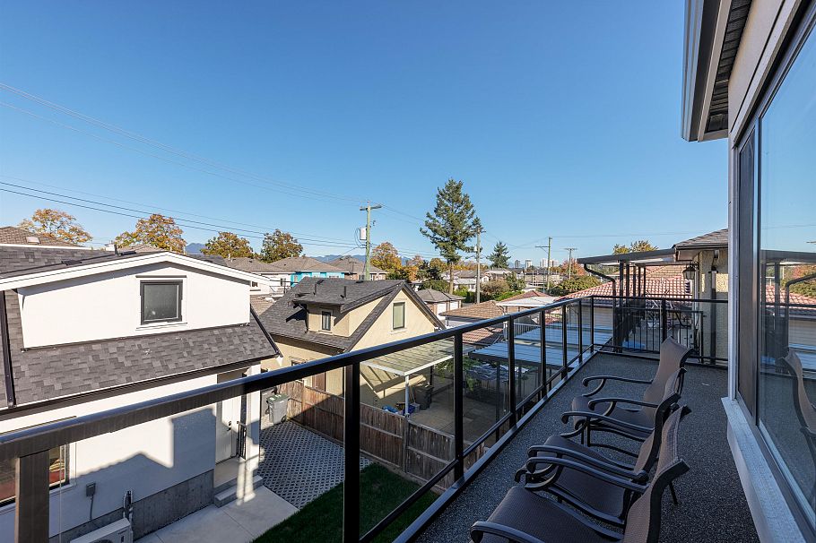 2719 E 46th Avenue Vancouver, BC - 18