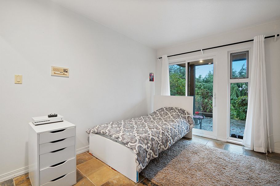 5625 Eagle Court North Vancouver, BC - 20