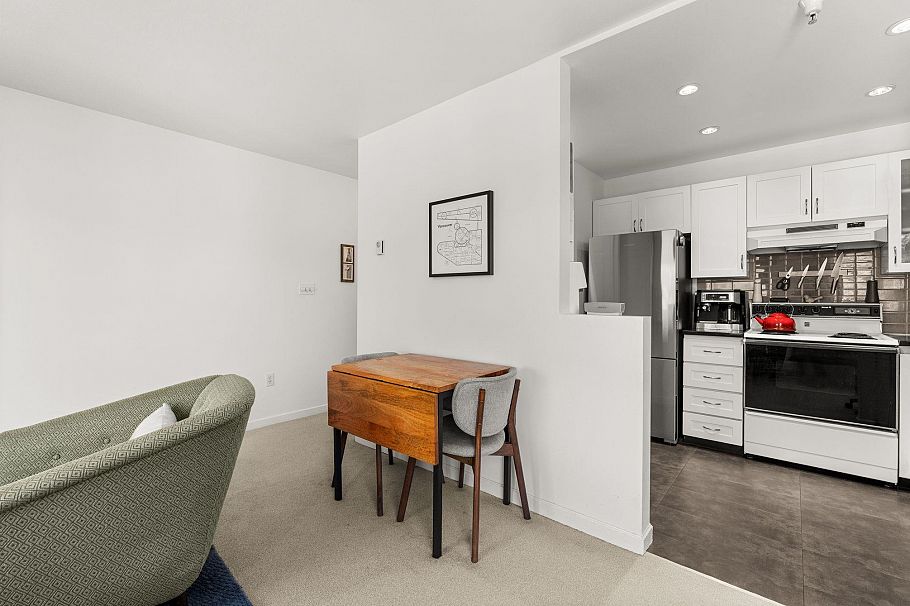 202 1537 Charles Street Vancouver, BC - 9