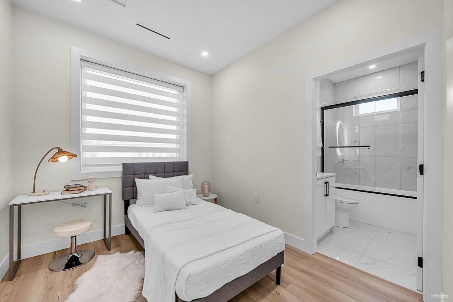 2 2703 E 3rd Avenue Vancouver, BC - 11