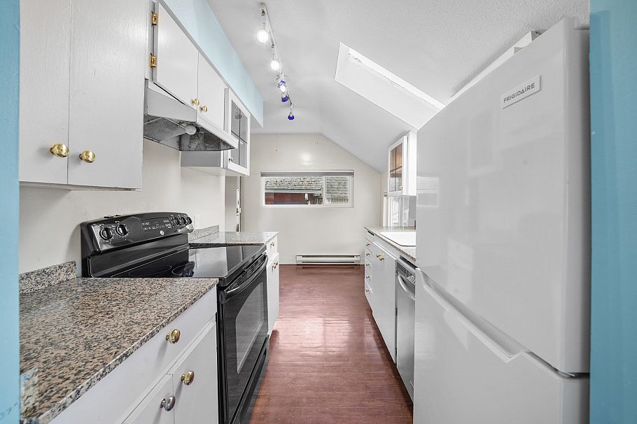 3535- 3539 W 3rd Avenue Vancouver, BC - 24